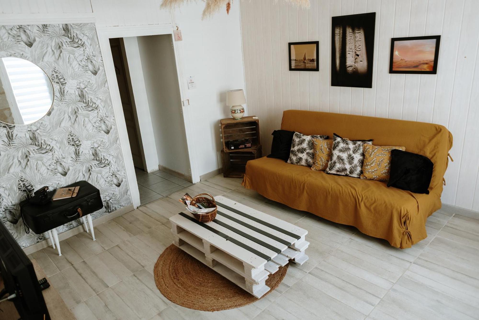 Studio De Plain-Pied Avec Terrasse Et Jardin Apartment Saint-Meard-de-Gurcon Exterior photo